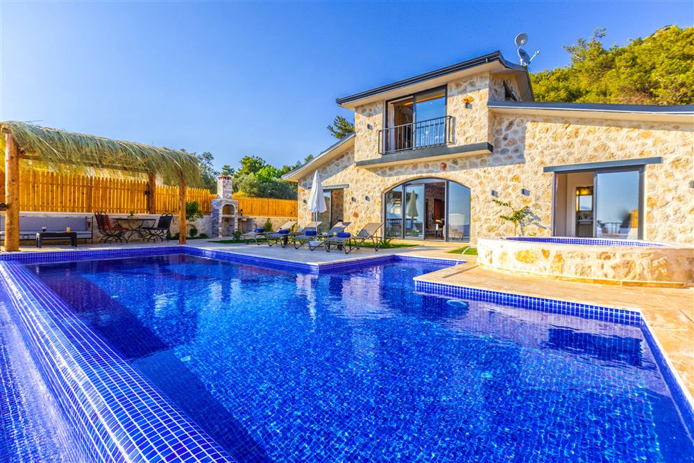 Villa met zwembad en uitzicht op de bergen in Griekenland